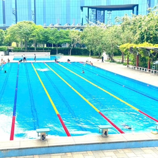 Khuôn Viên Hồ Bơi SaLa